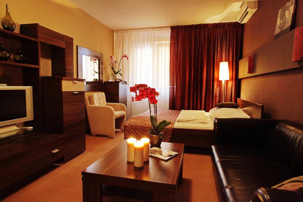 City Hotel Nitra With Free Parking Номер фото