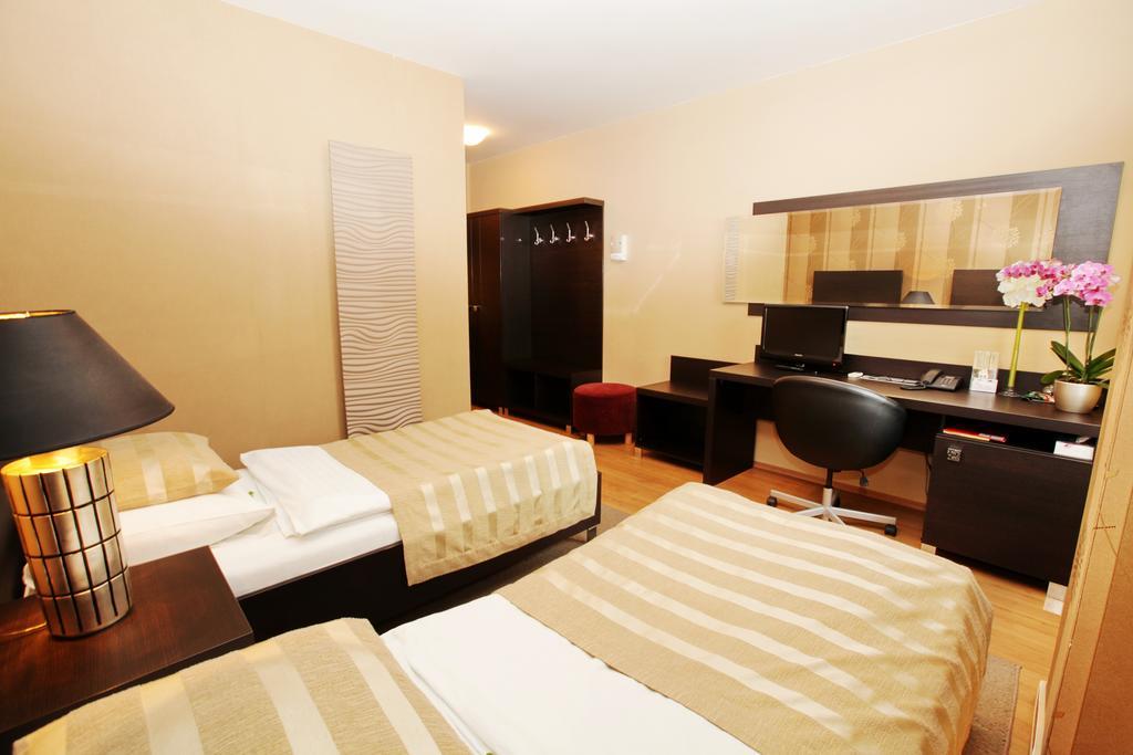 City Hotel Nitra With Free Parking Номер фото