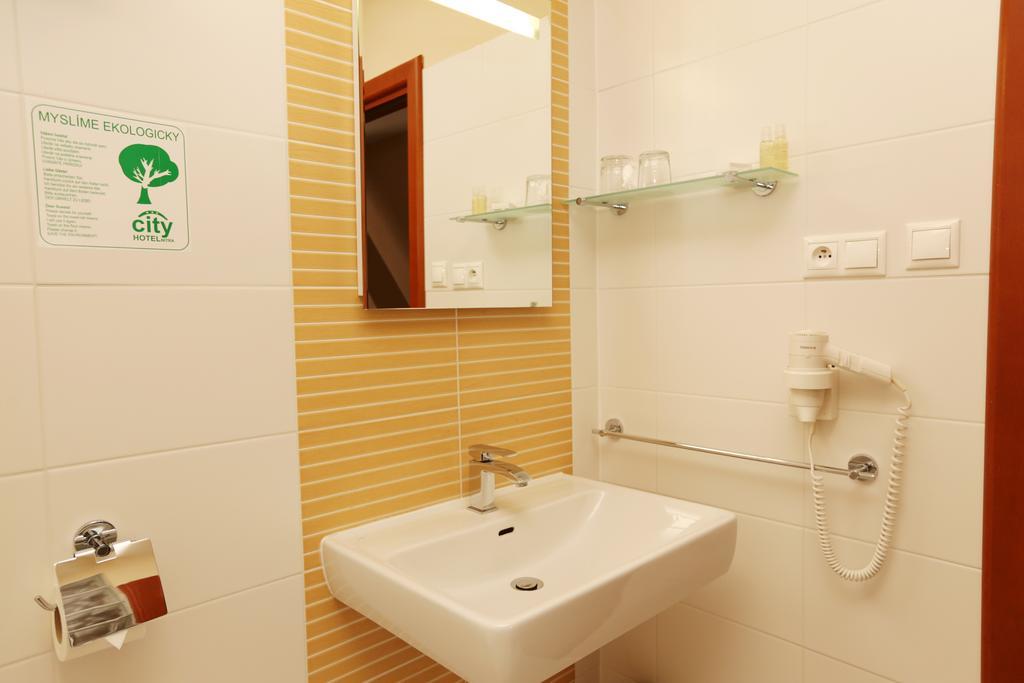 City Hotel Nitra With Free Parking Экстерьер фото