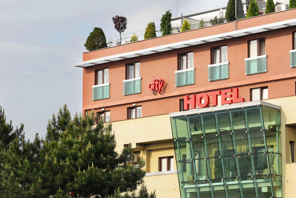 City Hotel Nitra With Free Parking Экстерьер фото