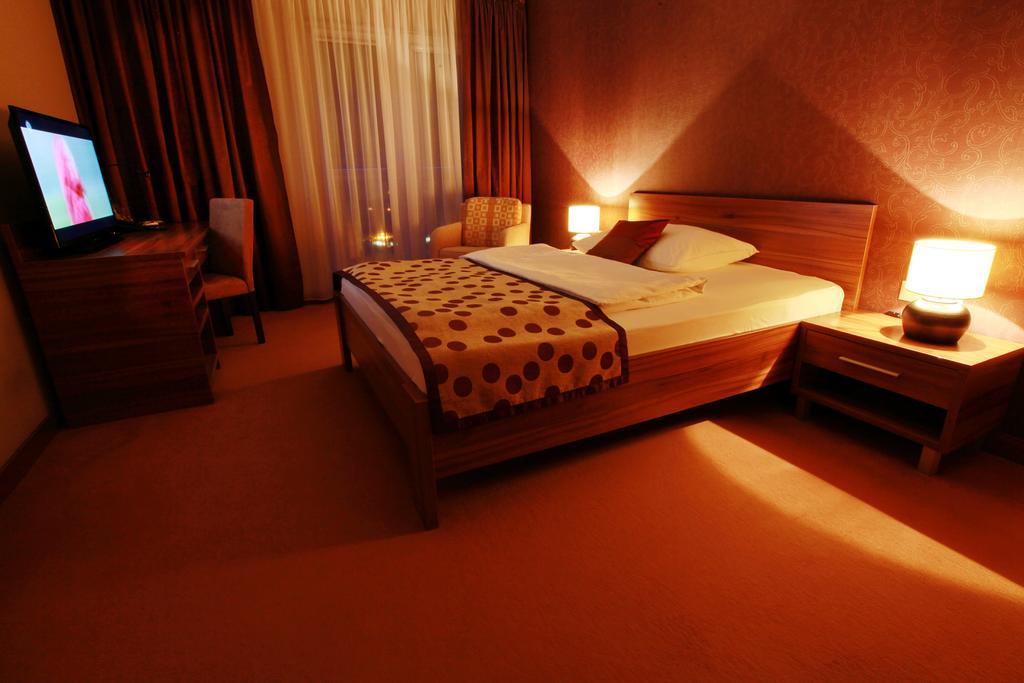 City Hotel Nitra With Free Parking Номер фото