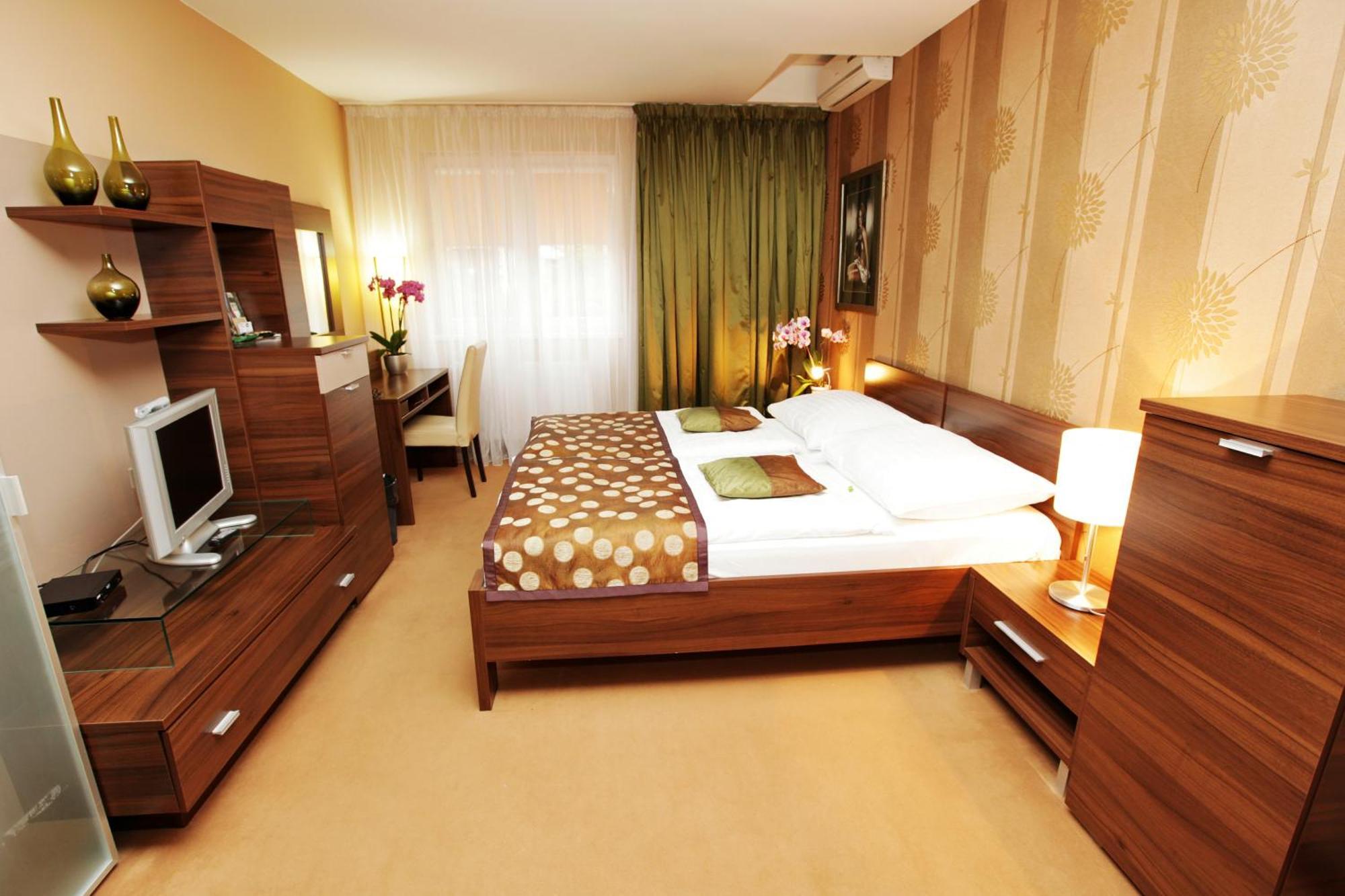 City Hotel Nitra With Free Parking Номер фото