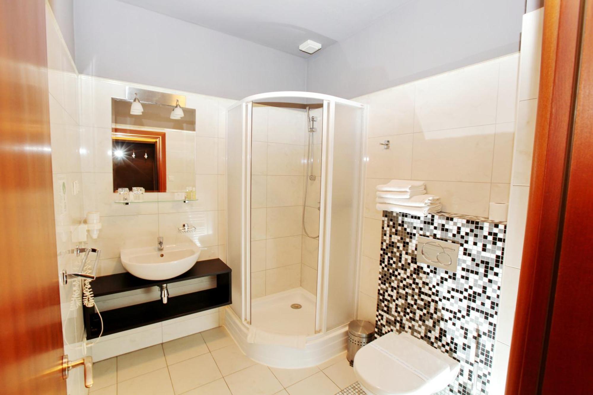 City Hotel Nitra With Free Parking Номер фото
